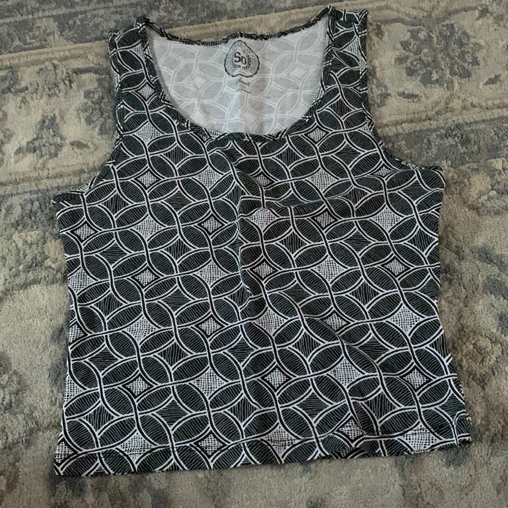 Black and White Pattern Crop